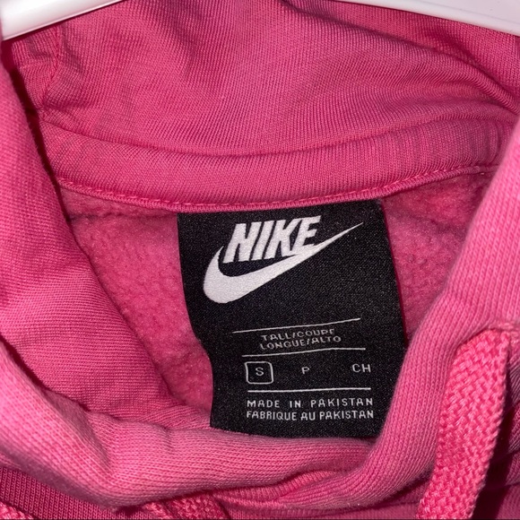 Pink Nike Sweater Size S (oversized look) can fit a size S and M - Picture 3 of 3